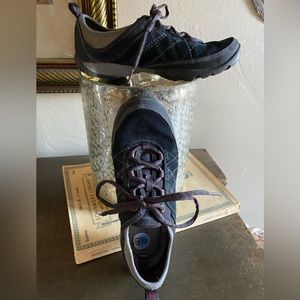 Women’s Merrell Running Shoes - size 6 1/2